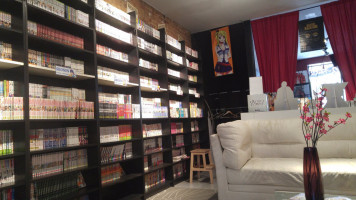 O-taku Manga Lounge inside