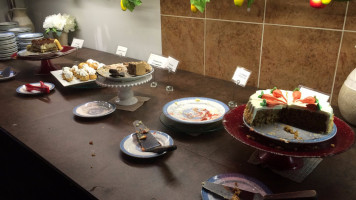 Maple Leaf Queen's Buffet inside