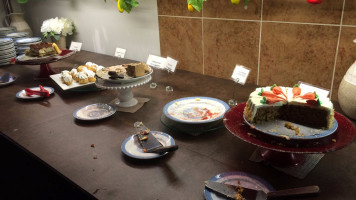 Maple Leaf Queen's Buffet inside