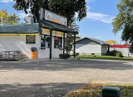 George's Kitchen Ice Cream outside