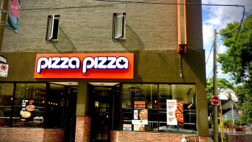 Pizza Pizza Exterior