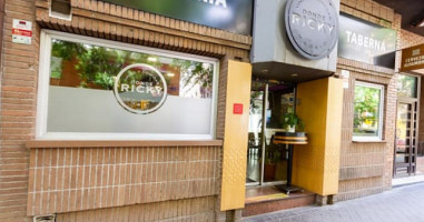 Pizza Pizza Exterior