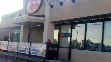 Sham Rock's Grill House outside