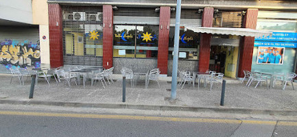 Roti Dans L'Bec outside