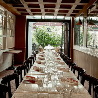 Maxine's Cafe Dentro