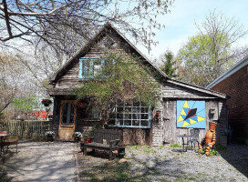The Saylor House Cafe And B&b Exterior