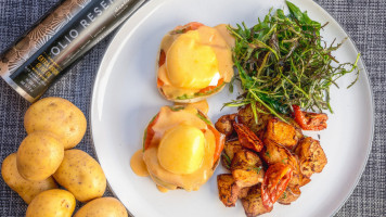 Villa Eyrie Resort food