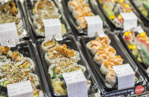 Mi-Ne Sushi House food