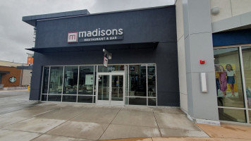 Madisons Restaurant Bar outside