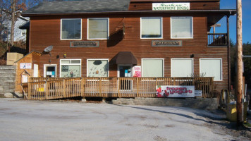 Riverhouse Restaurant outside