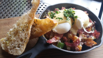 Wheelies Motorcycles & Cafe Comida