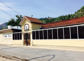 Cafe Michael outside