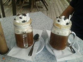 Le Zouk Resto Pub drink