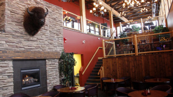 Vimy's Lounge Grill outside