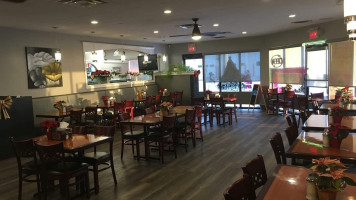 Eddie's Cuisine and Pizza Dentro