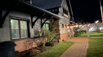 Evermoore: Island Dining Brewing Extérieur