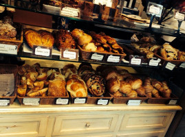 Mamie Clafoutis Van Horne À l'intérieur