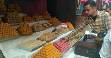 Mariposa Market inside