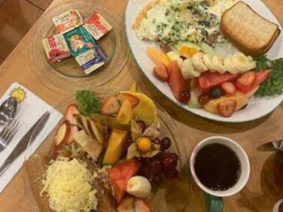 Cora's Breakfast And Lunch