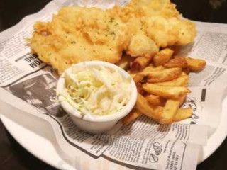 GOLDEN FISH AND CHIPS
