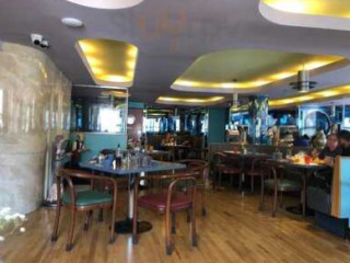 James Bay Inn Art Deco Cafe/