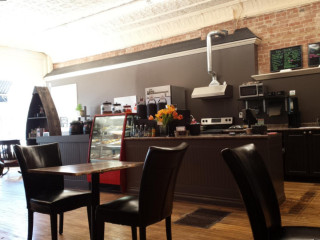 Em's Cafe