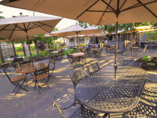 Lake Breeze Winery Patio Restaurant