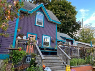 The Purple House Cafe