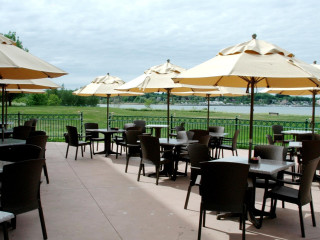 Bishop's Landing Restaurant and Lounge