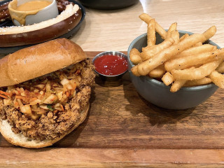 Murphy's Law Pub and Kitchen