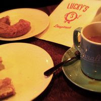 49th Parallel Lucky's Donuts, Main